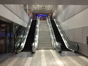 2015-04-14_00_17_35_Stairs_and_escalator_in_the_corridor_connecting_Concourse_E_with_Concourse_D_in_Salt_Lake_City_International_Airport,_Utah